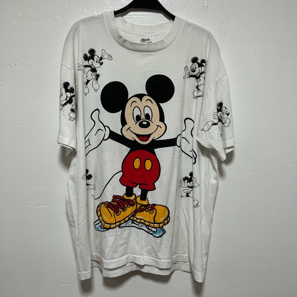 Vintage Disney Mickey Ice Skating T-shirt